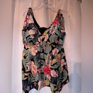 Kona sol women’s swimsuit. Two piece sold together.